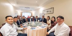 ឧកញ៉ាបណ្ឌិត គីម ហ៊ាង ទទួលជួបពិភាក្សាការងារជាមួយប្រធានកិត្តិយសសមាគមត្រកូល ជា និងក្រុមវិនិយោគិនមកពីហុងកុង និងប្រទេសចិន ពីចក្ខុវិស័យនាំយកក្រុមហ៊ុន បុរី វិមានសំណាង ម.ក ចូលផ្សារភាគហ៊ុន Hong Kong និង New York