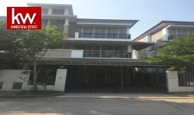 Queen-Villa For Sale