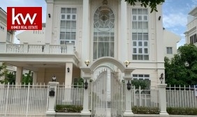 villa for sale