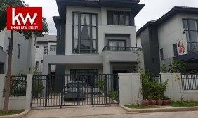 Queen-Villa For Sale